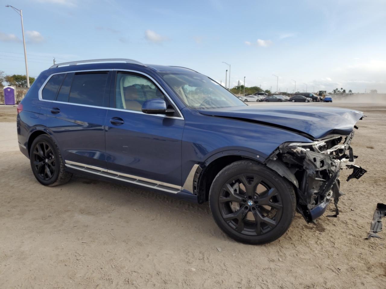 2022 BMW X7 VIN 5UXCW2C0XN9M45057 Copart auction photo, front end damage thumbnail 4