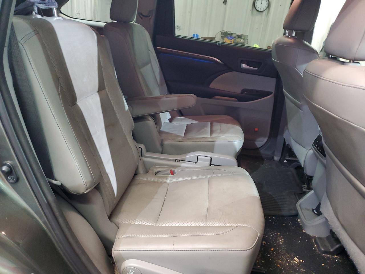 2016 Toyota Highlander VIN 5TDDKRFH4GS276184 Copart auction photo, side / minor dent/scratches damage thumbnail 11