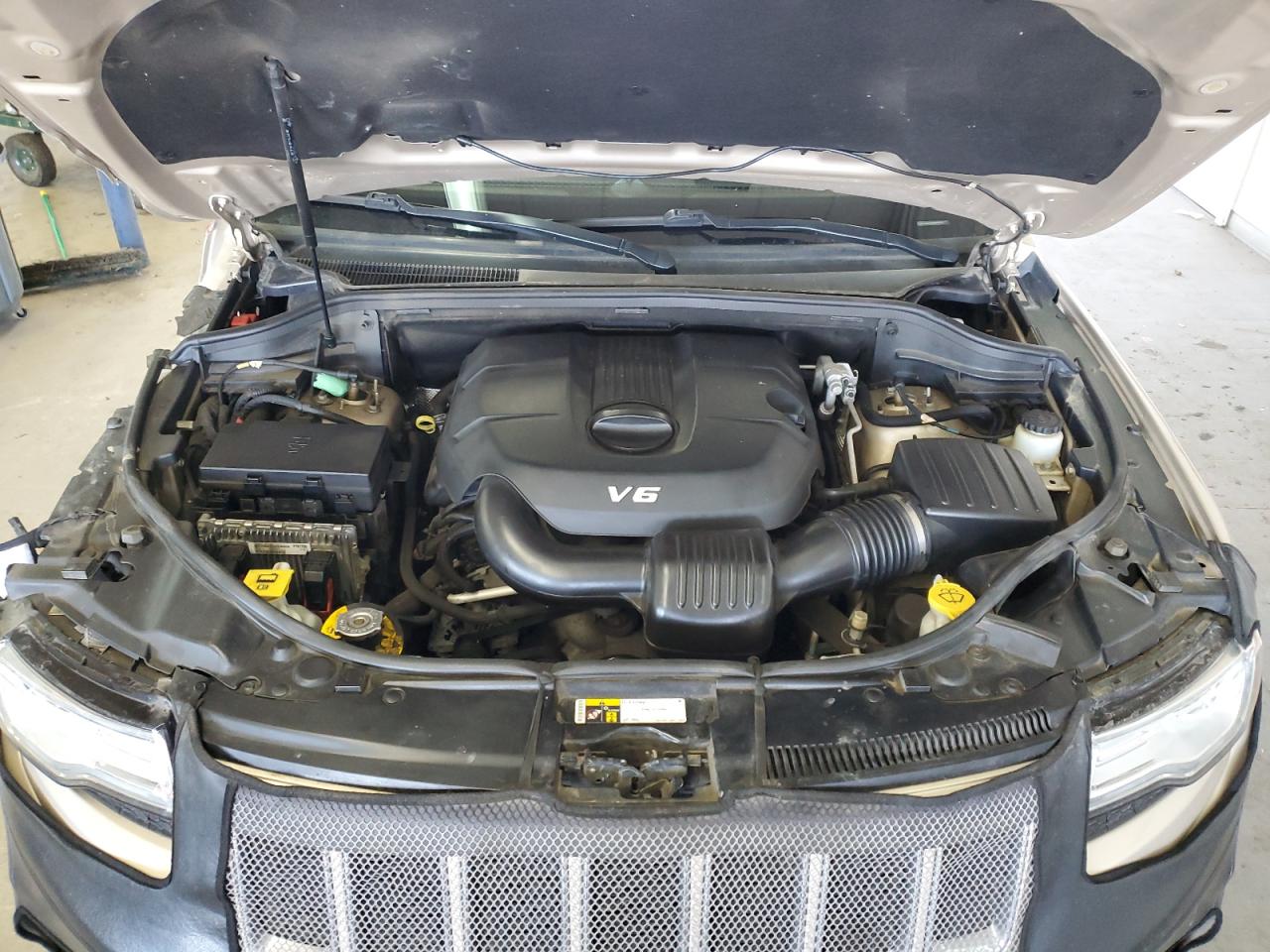 2015 Jeep Grand Cherokee VIN 1C4RJFCG7FC673181 Copart auction photo, front end / side damage thumbnail 14