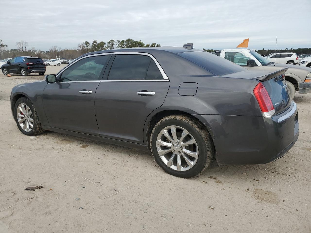 2019 Chrysler 300 VIN 2C3CCAKG0KH560348 Copart auction photo, normal wear / minor dent/scratches damage thumbnail 2
