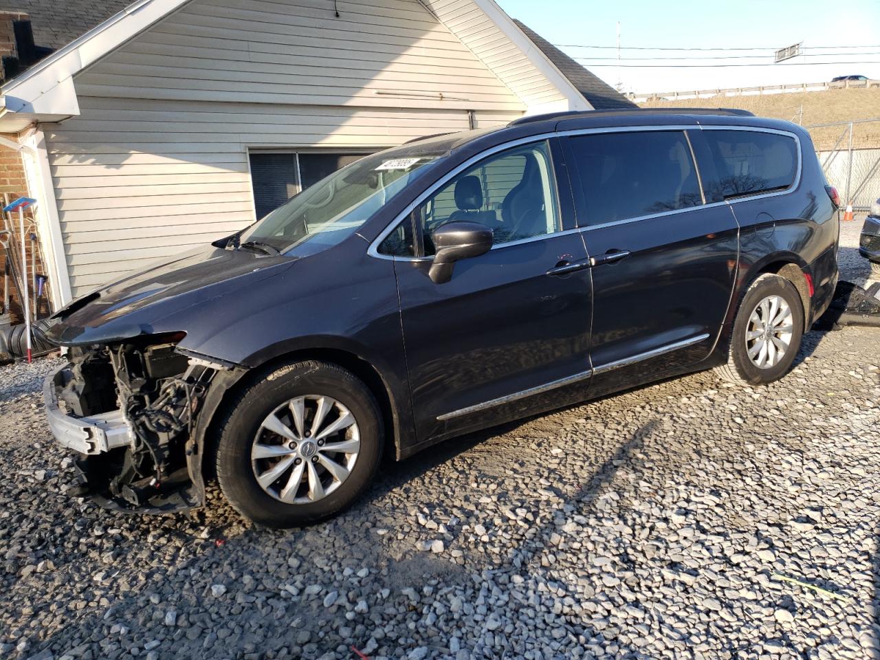 2017 Chrysler Pacifica VIN 2C4RC1BG2HR608053