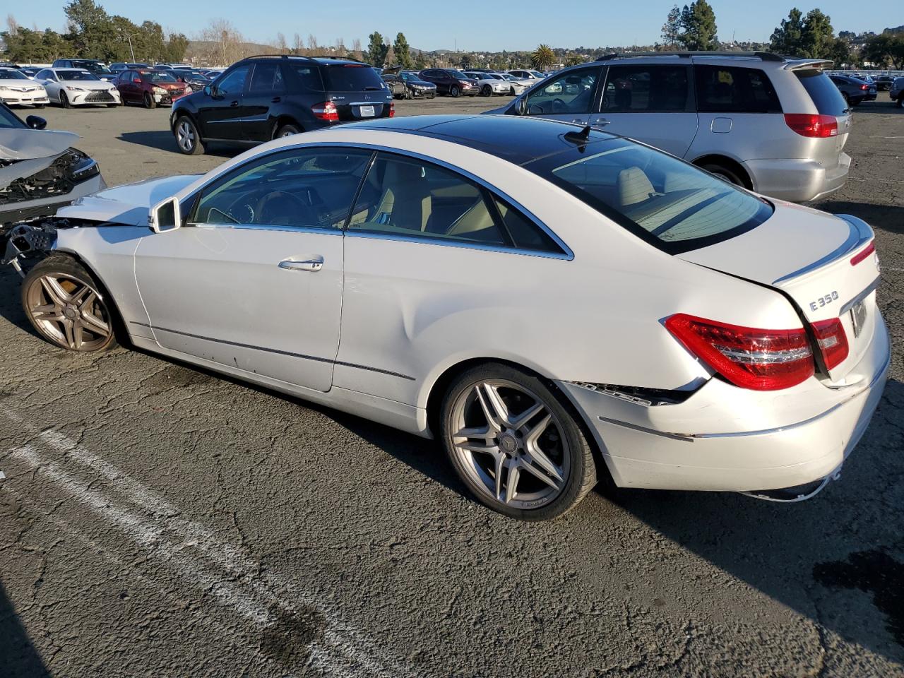 2013 Mercedes-Benz E-klasse VIN WDDKJ5KBXDF205657 Copart auction photo, front end / rear end damage thumbnail 2
