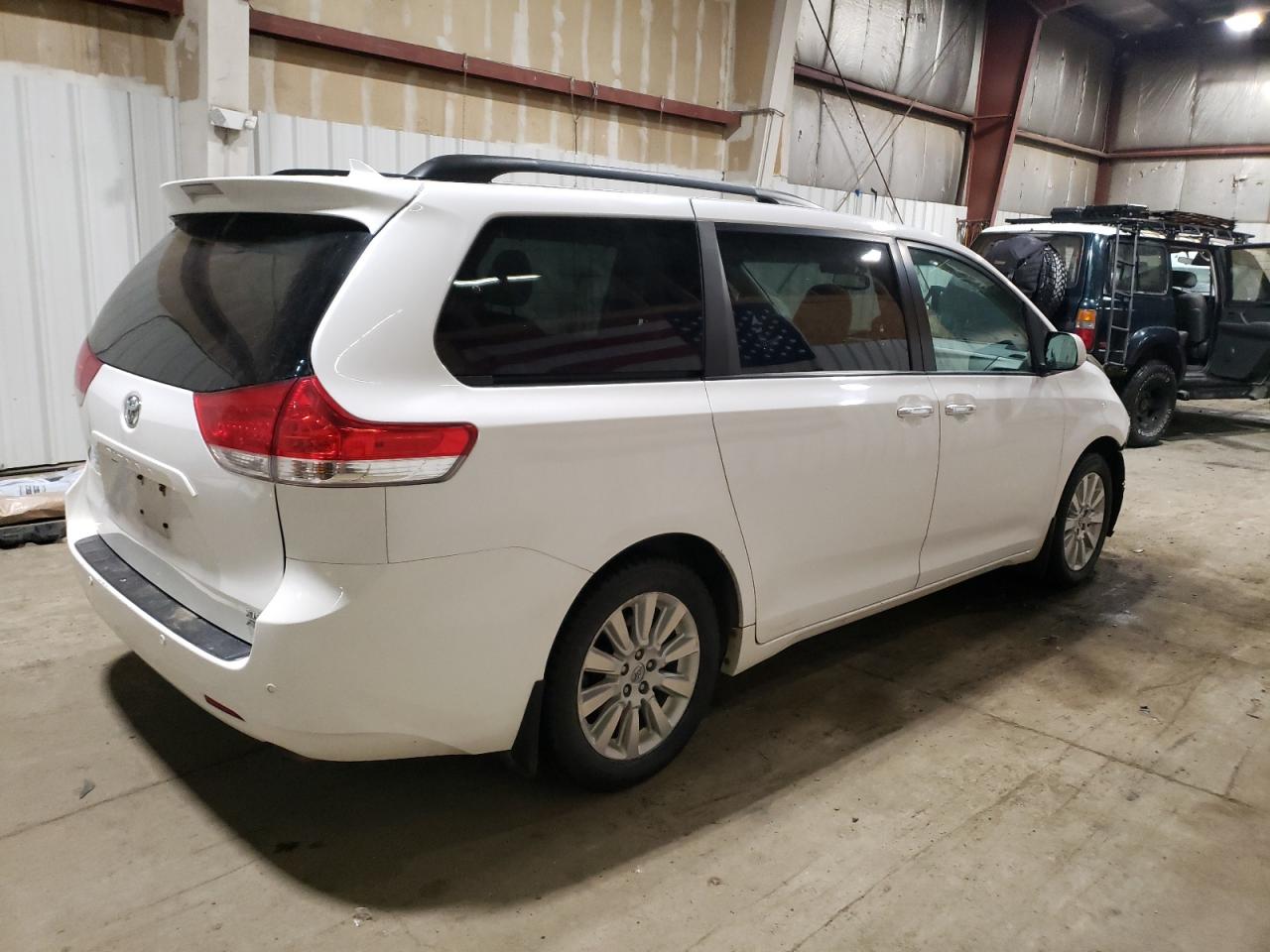 2014 Toyota Sienna VIN 5TDDK3DC1ES091169 Copart auction photo, front end damage thumbnail 3