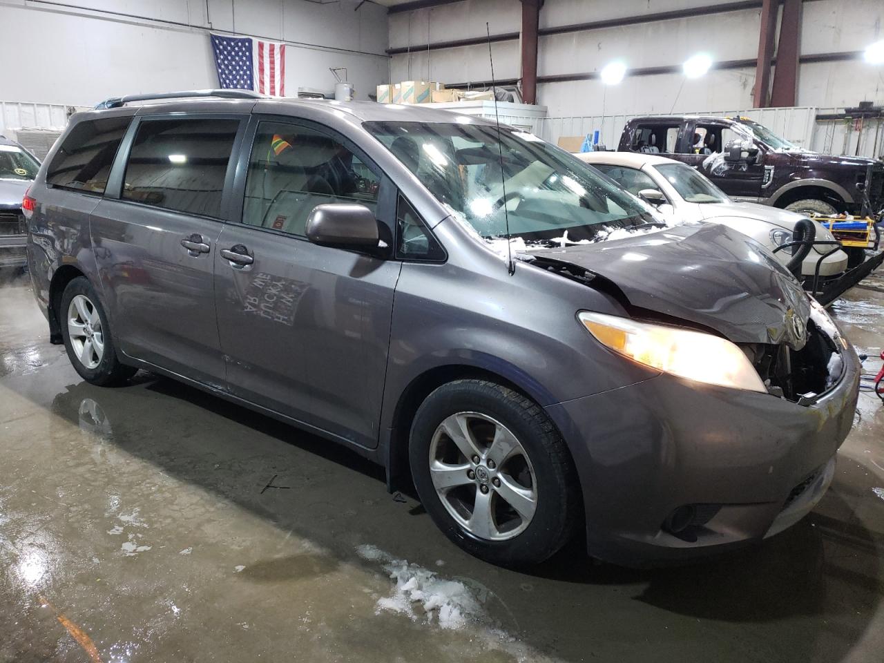 2013 Toyota Sienna VIN 5TDKK3DCXDS333639 Copart auction photo, front end damage thumbnail 4