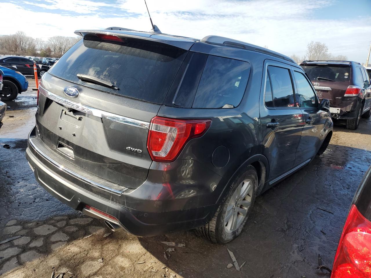 2018 Ford Explorer VIN 1FM5K8D81JGA53258 Copart auction photo, front end damage thumbnail 3