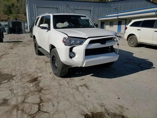 2017 Toyota 4Runner VIN JTEBU5JR1H5459586 Copart auction photo, front end / side damage thumbnail 11