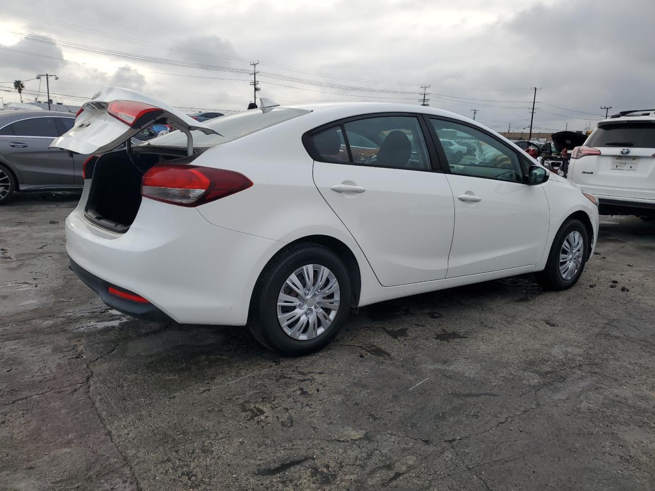 2018 KIA Forte VIN 3KPFK4A70JE168723 Copart auction photo, rear end damage thumbnail 3