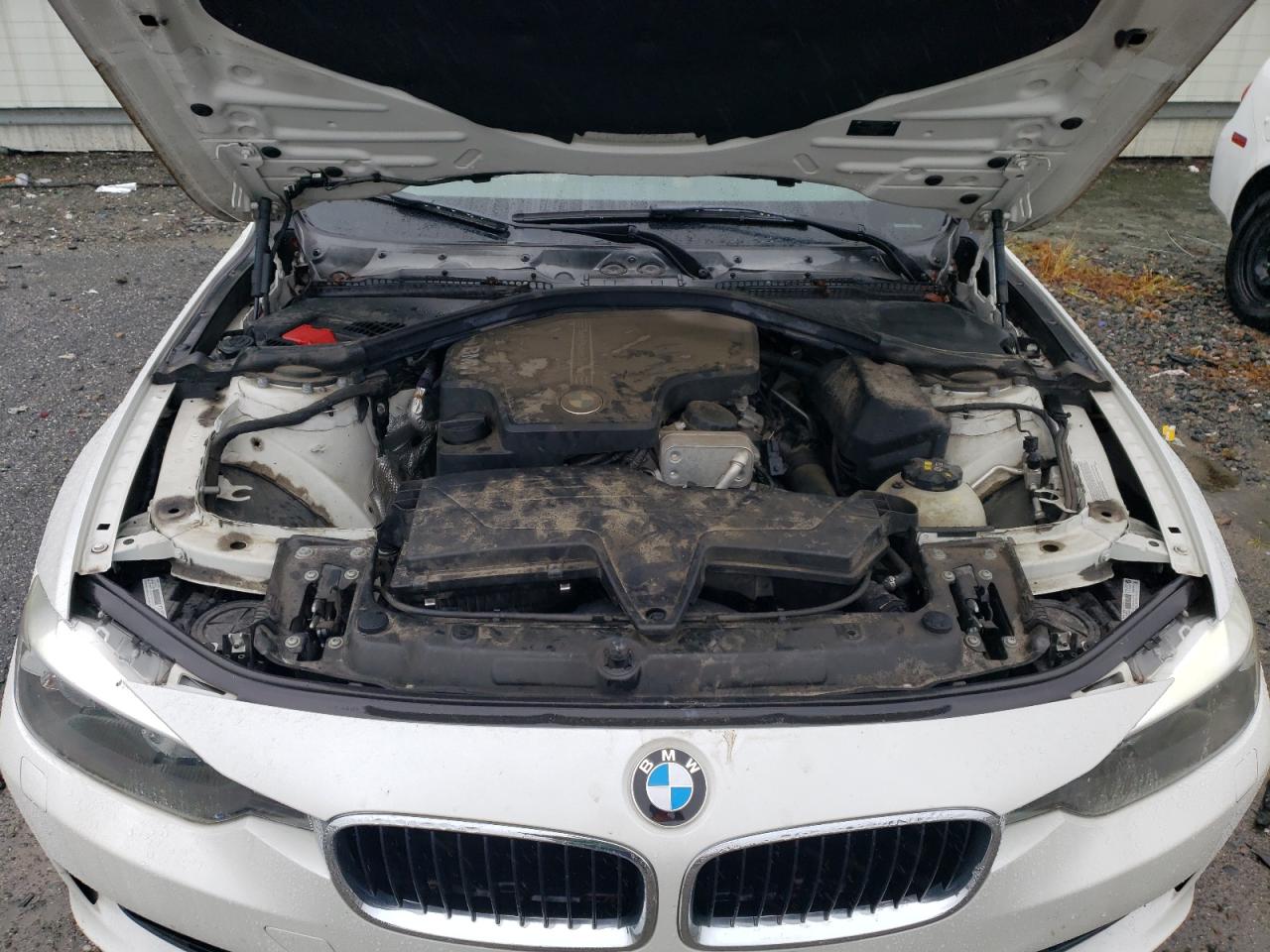 2015 BMW 3er VIN WBA3B3G54FNT68605 Copart auction photo, water/flood / minor dent/scratches damage thumbnail 11