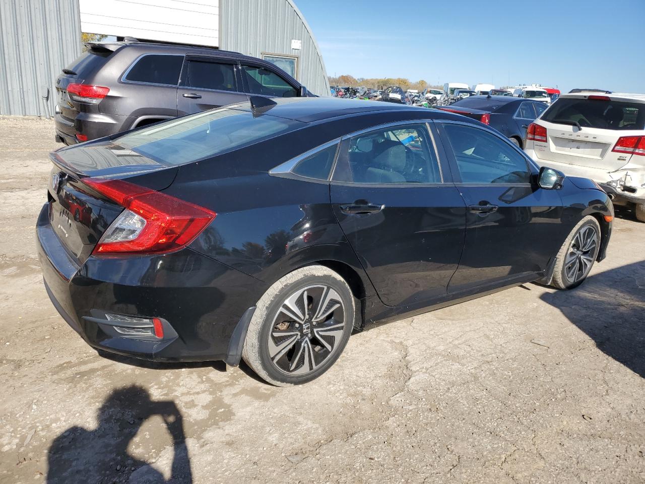 2016 Honda Civic VIN 19XFC1F30GE016385 Copart auction photo, front end / minor dent/scratches damage thumbnail 3