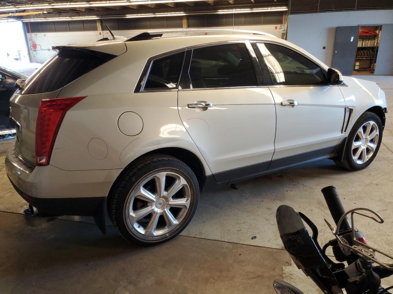2013 Cadillac SRX VIN 3GYFNDE39DS636267 Copart auction photo, front end damage thumbnail 3