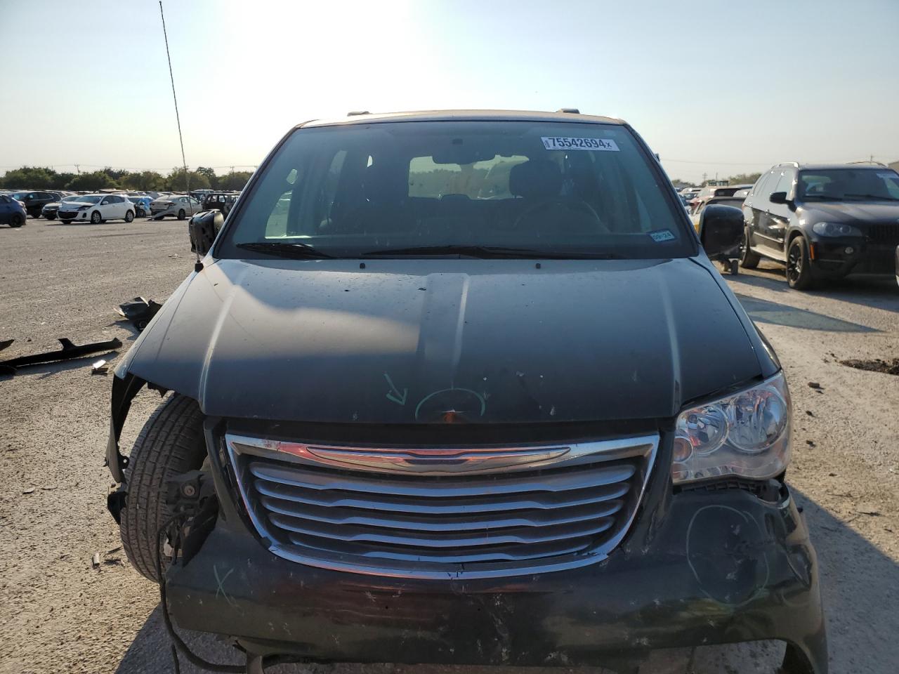 2016 Chrysler Town & Country VIN 2C4RC1BG5GR231538 Copart auction photo, front end damage thumbnail 5