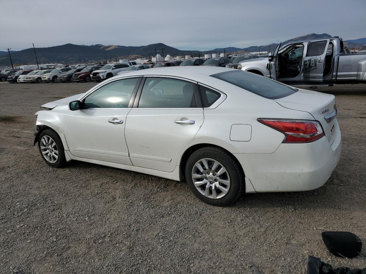 2015 Nissan Altima VIN 1N4AL3AP0FC575608 Copart auction photo, front end / minor dent/scratches damage thumbnail 2