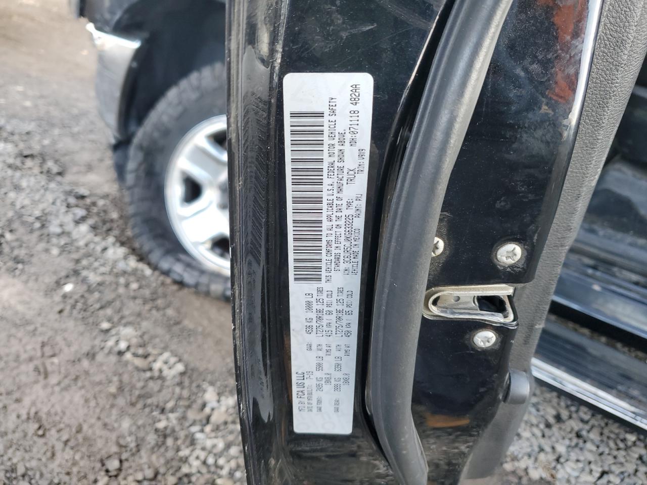 2019 RAM 2500 VIN 3C6UR5CJ0KG633225 Copart auction photo, front end damage thumbnail 12