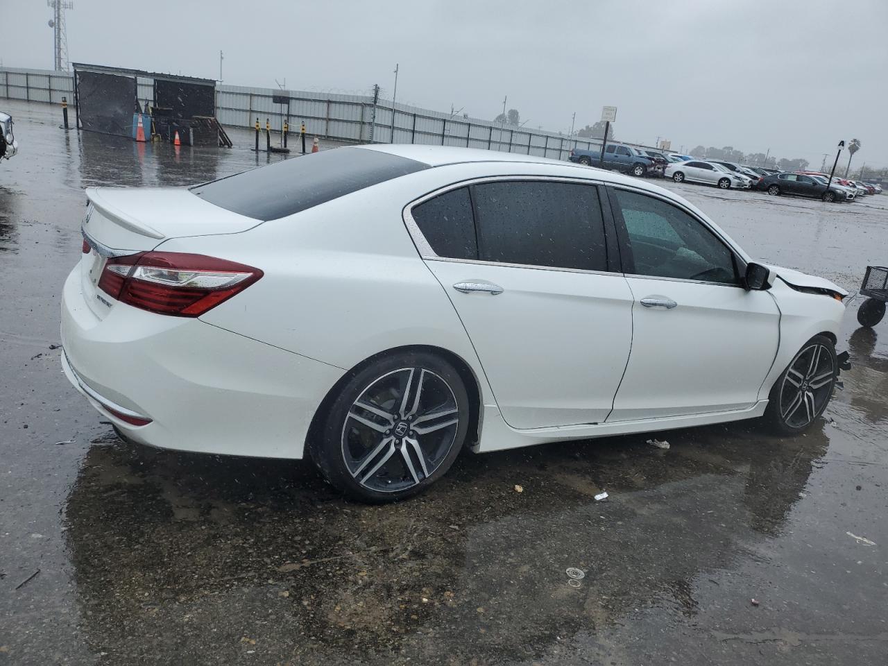 2017 Honda Accord VIN 1HGCR2F54HA220833 Copart auction photo, front end damage thumbnail 3