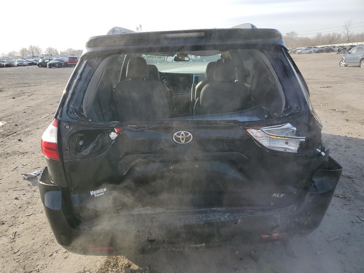 2015 Toyota Sienna VIN 5TDYK3DC3FS687015 Copart auction photo, front end / rear end damage thumbnail 6