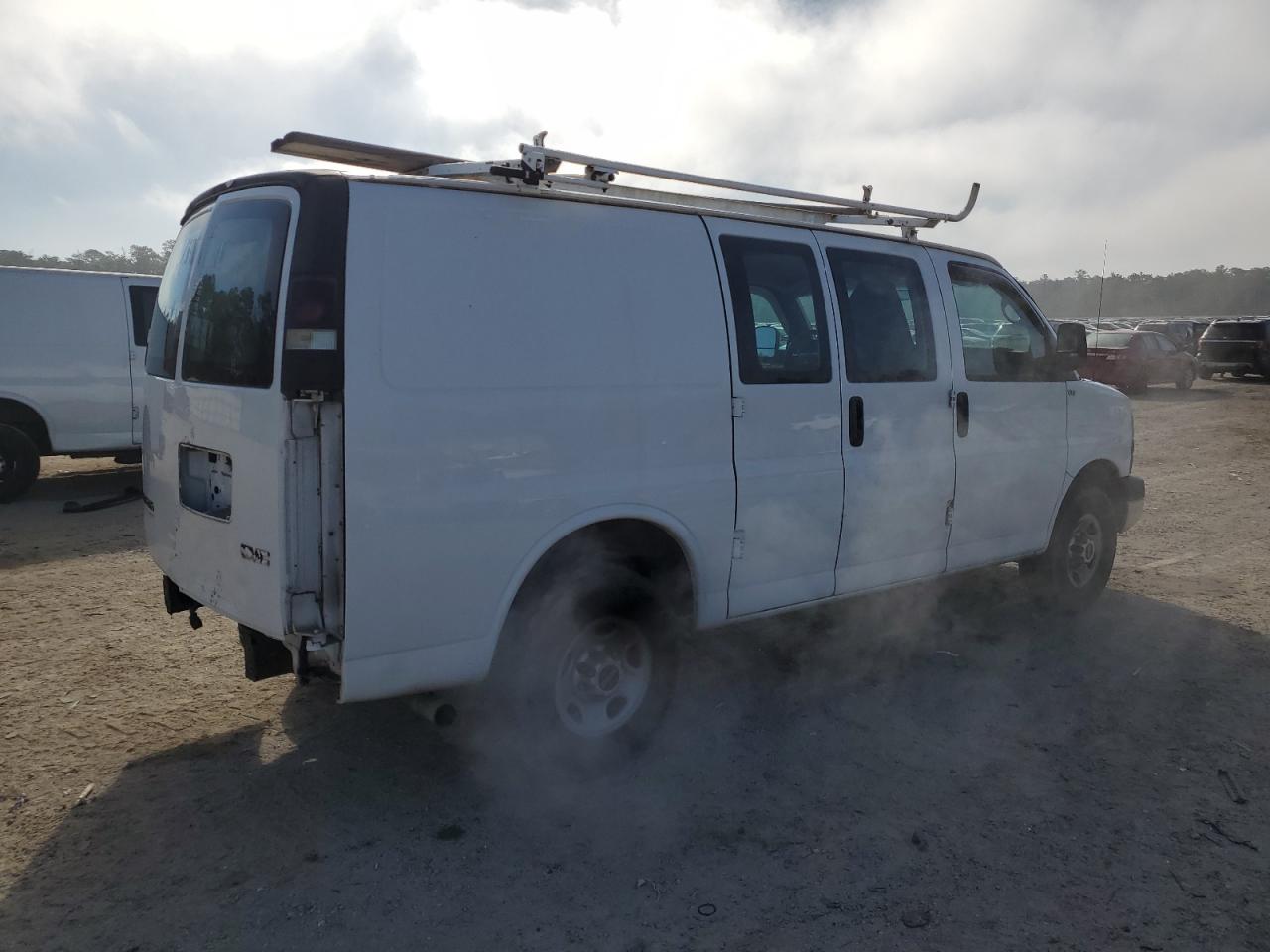 2014 GMC Savana VIN 1GTW7FCA3E1904911 Copart auction photo, rear end damage thumbnail 3