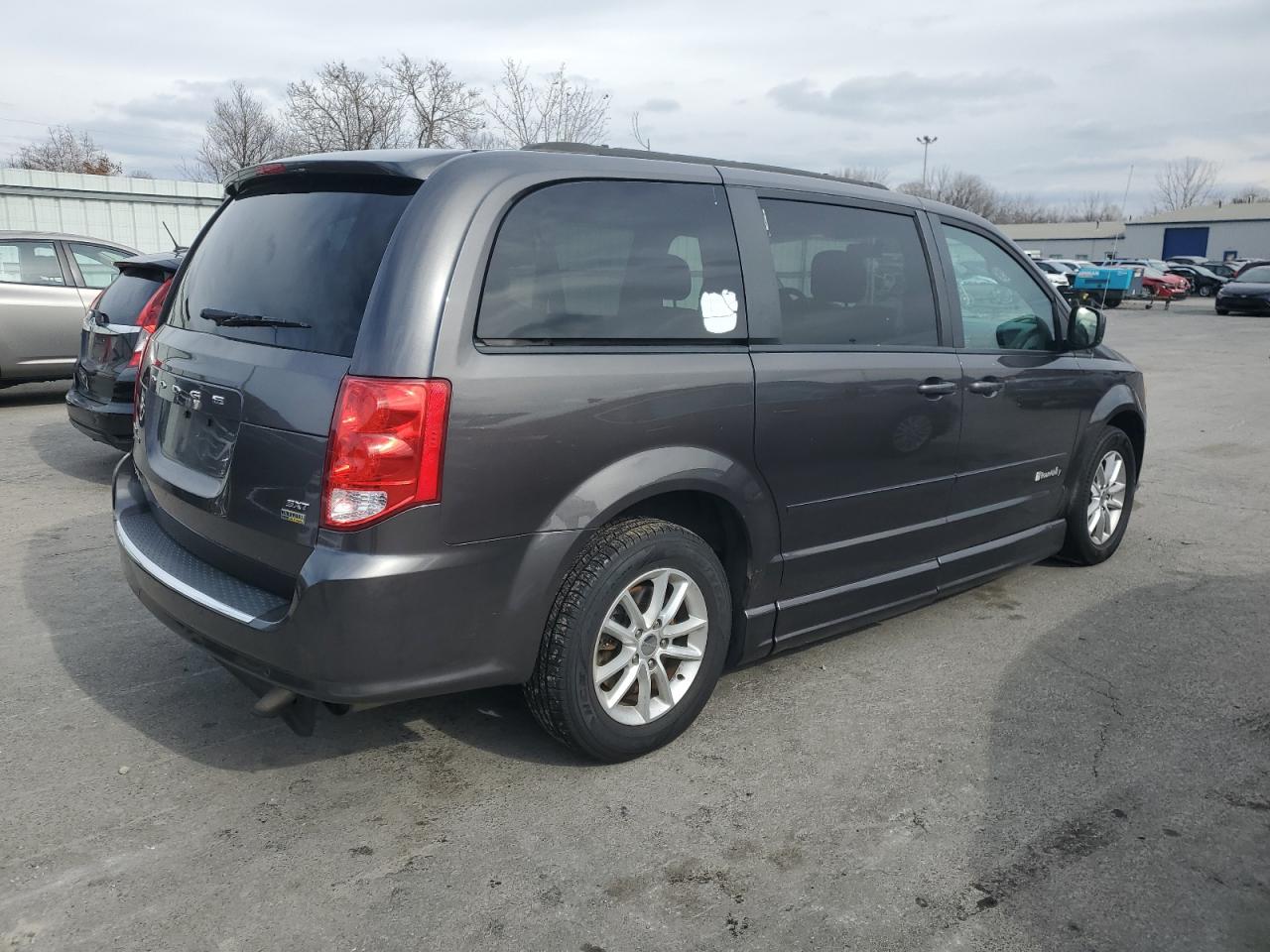 2015 Dodge Caravan VIN 2C4RDGCG8FR631364 Copart auction photo, mechanical damage thumbnail 3