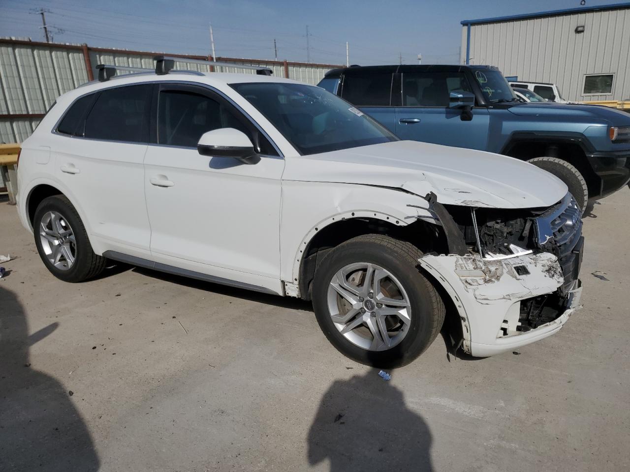 2019 Audi Q5 VIN WA1ANAFY5K2027737 Copart auction photo, front end / minor dent/scratches damage thumbnail 4