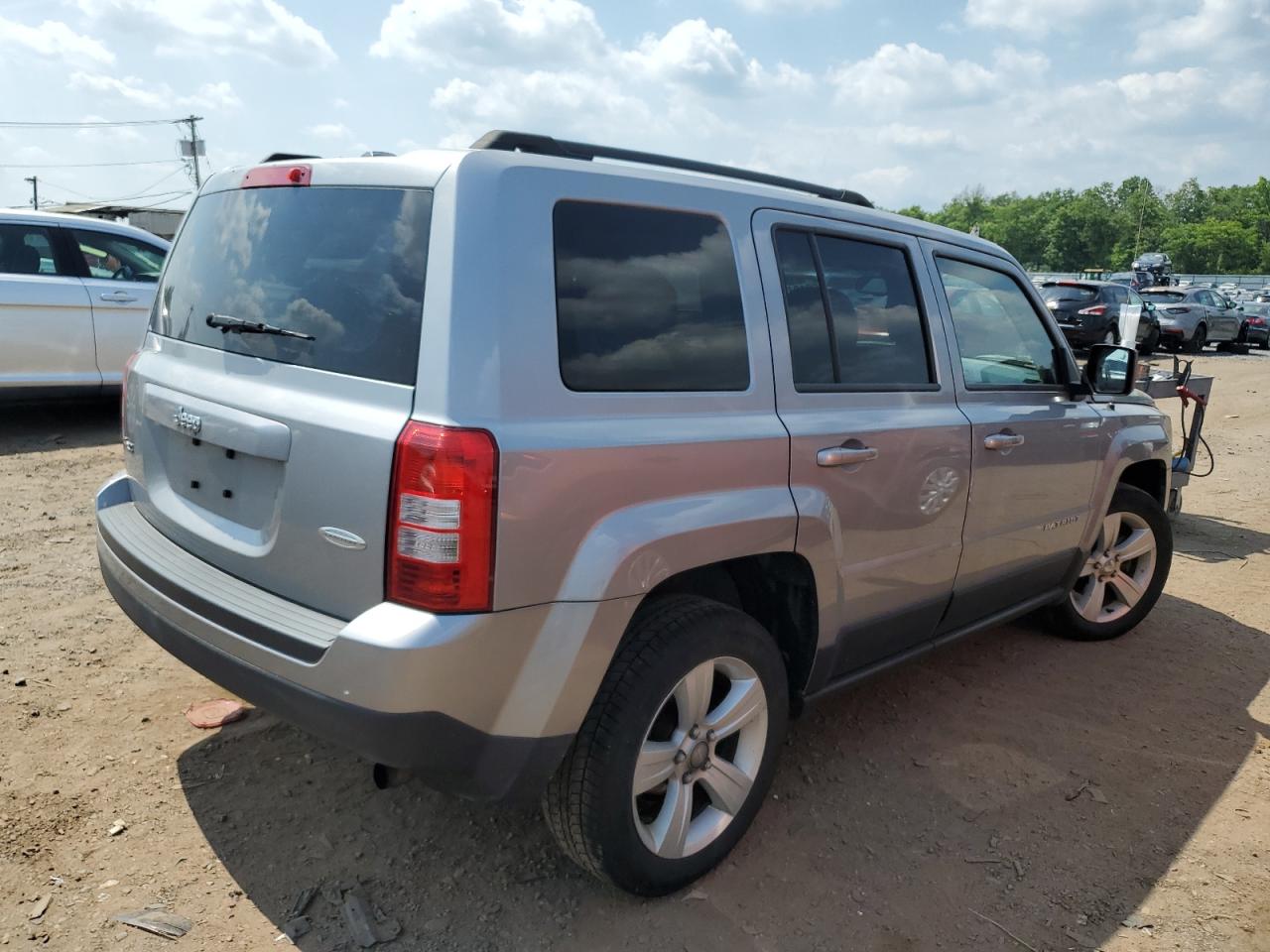 2014 Jeep Liberty (Patriot) VIN 1C4NJRFB3ED769236 Copart auction photo, side / front end damage thumbnail 3
