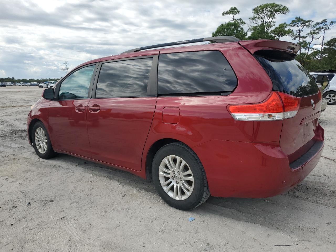2011 Toyota Sienna VIN 5TDYK3DC1BS155935 Copart auction photo, mechanical / minor dent/scratches damage thumbnail 2