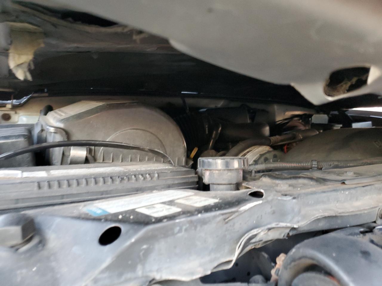 2000 Cadillac Escalade VIN 1GYEK63R9YR169562 Copart auction photo, front end damage thumbnail 14