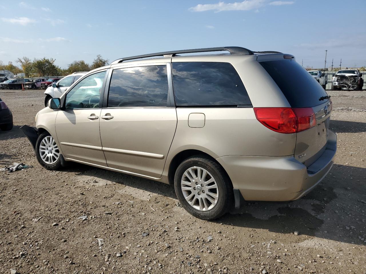 2007 Toyota Sienna VIN 5TDZK22C07S044396 Copart auction photo, front end / undercarriage damage thumbnail 2
