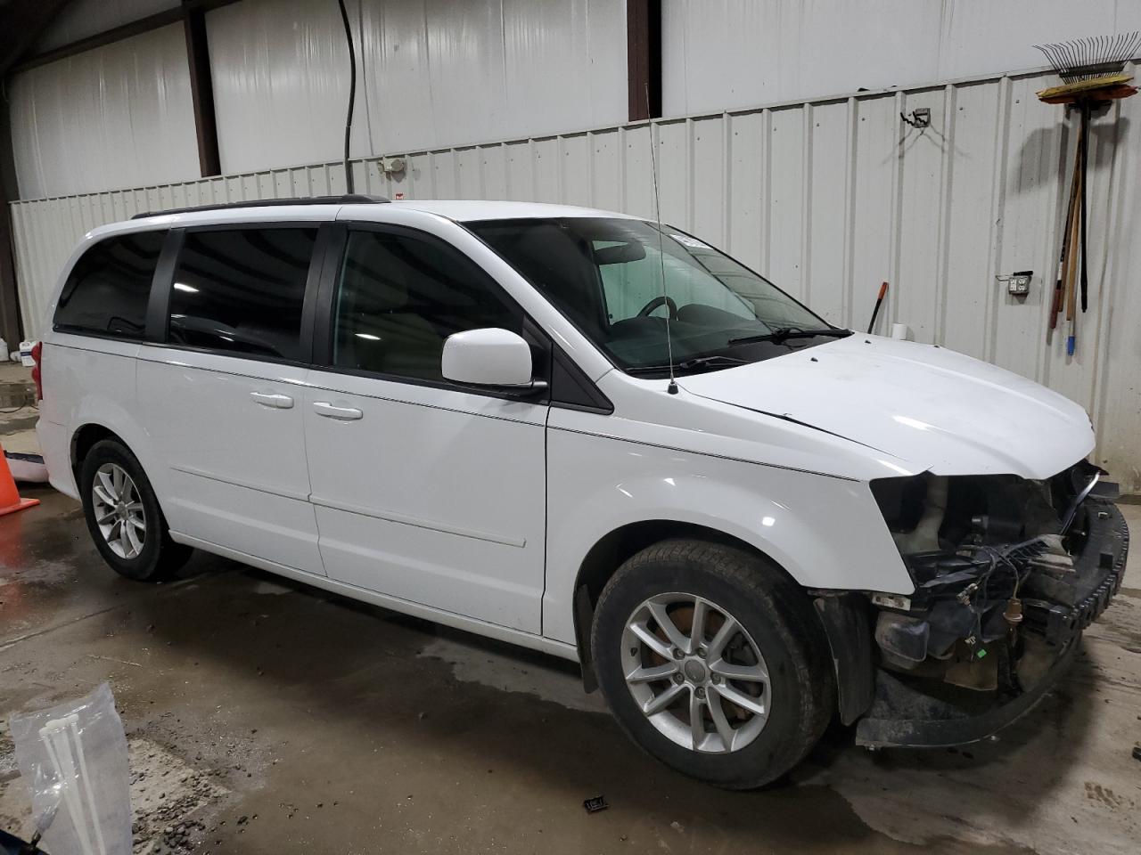2016 Dodge Caravan VIN 2C4RDGCG4GR371207 Copart auction photo, front end / rear end damage thumbnail 4