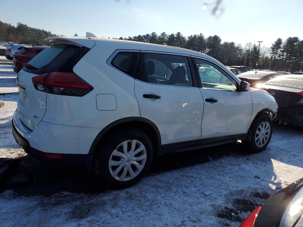 2017 Nissan Rogue VIN JN8AT2MV4HW009374 Copart auction photo, front end / minor dent/scratches damage thumbnail 3