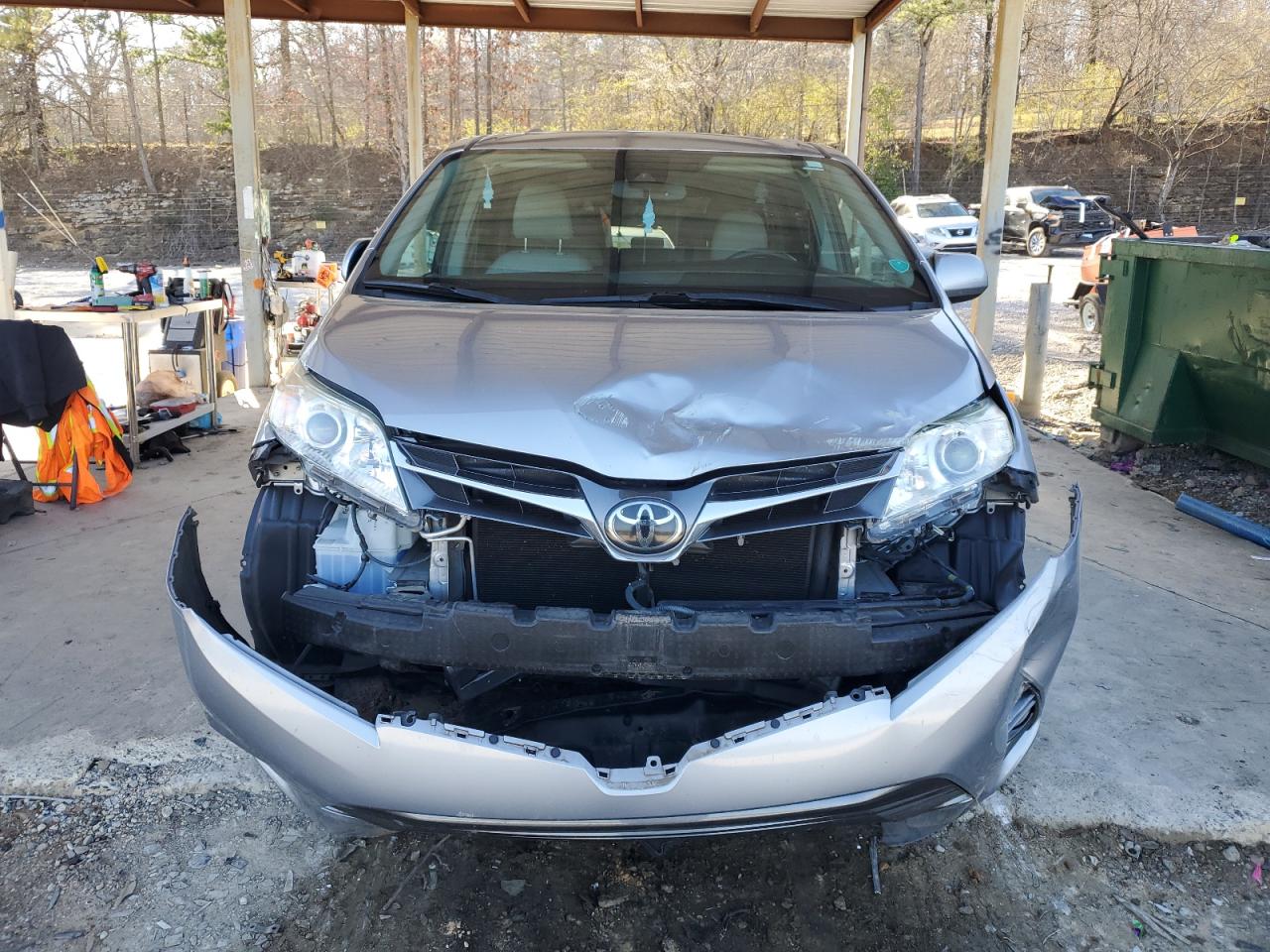 2018 Toyota Sienna VIN 5TDYZ3DC3JS912845 Copart auction photo, front end damage thumbnail 5