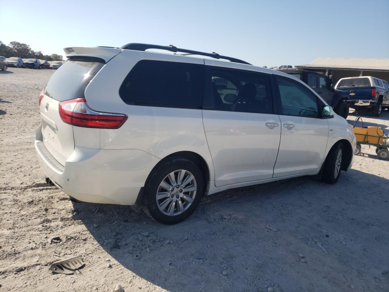 2017 Toyota Sienna VIN 5TDDZ3DC4HS148951 Copart auction photo, front end / minor dent/scratches damage thumbnail 3