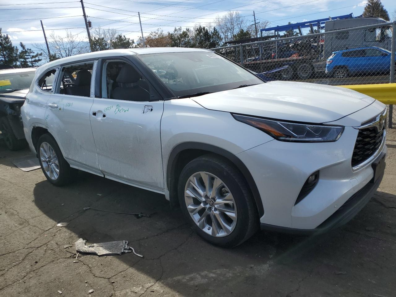 2022 Toyota Highlander VIN 5TDDZRBHXNS576357 Copart auction photo, vandalism damage thumbnail 4