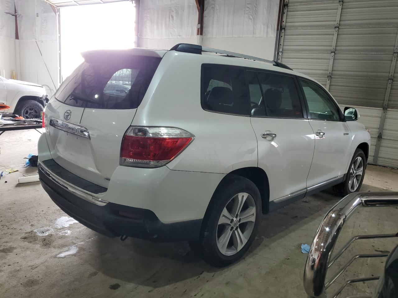 2013 Toyota Highlander VIN 5TDDK3EH5DS200130 Copart auction photo, rear end / mechanical damage thumbnail 3