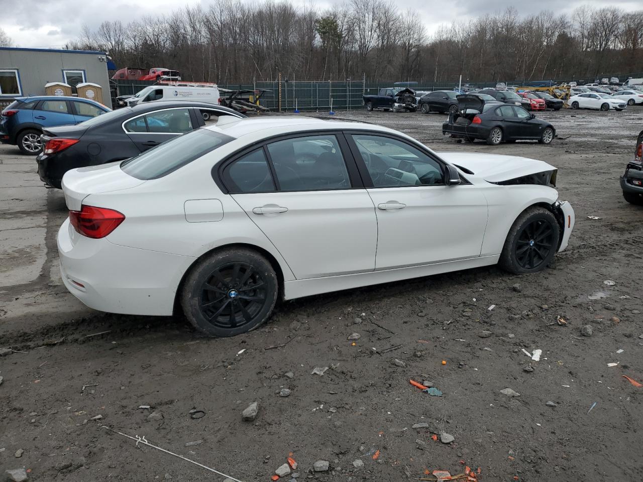 2017 BMW 3er VIN WBA8E5G36HNU42603 Copart auction photo, front end damage thumbnail 3