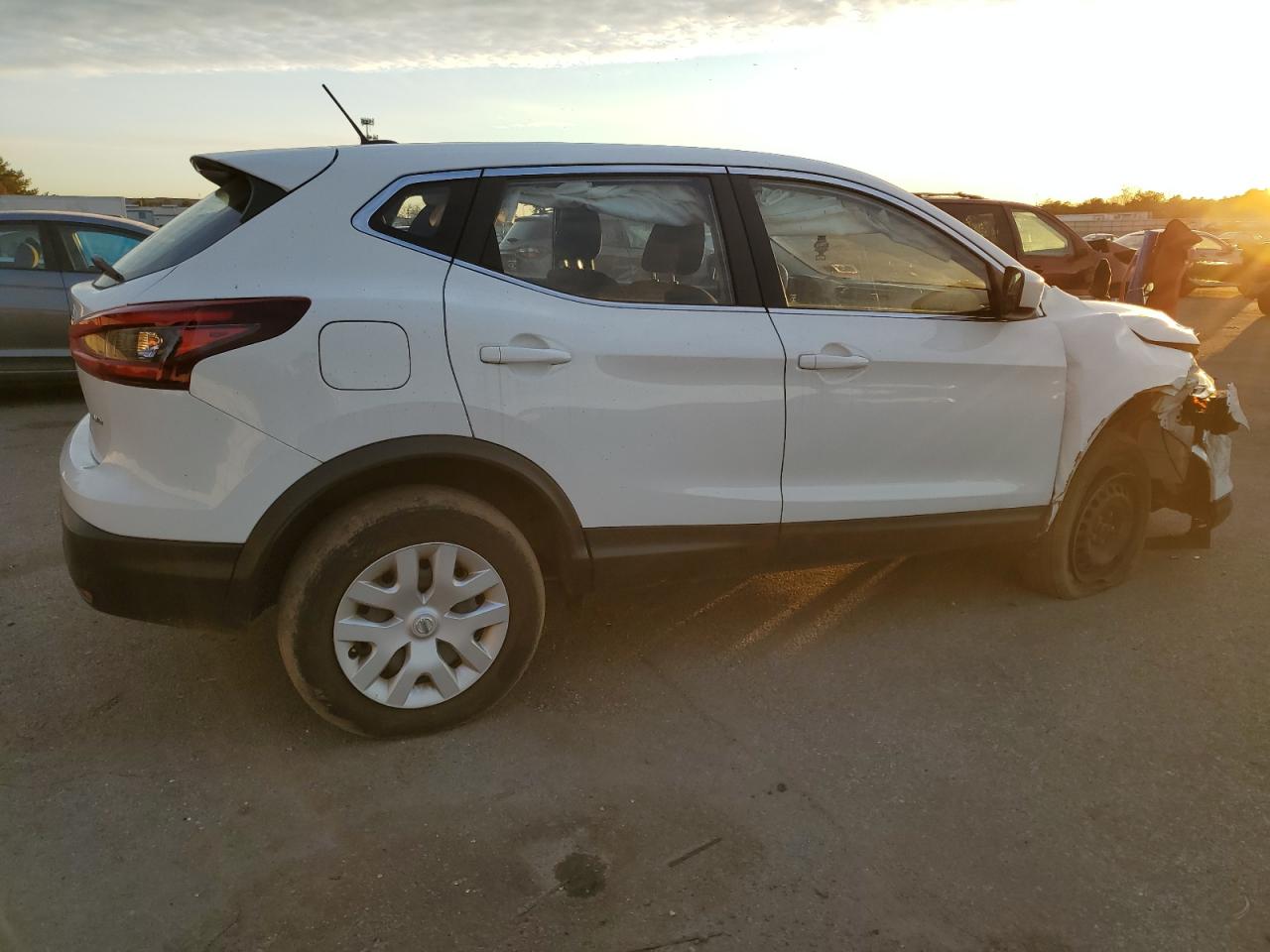 2020 Nissan Rogue VIN JN1BJ1CW7LW392152 Copart auction photo, front end / side damage thumbnail 3
