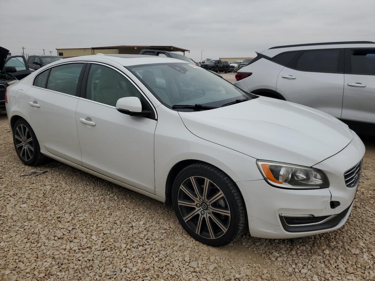 2016 Volvo S60 VIN LYV402FK1GB110185 Copart auction photo, front end / minor dent/scratches damage thumbnail 4