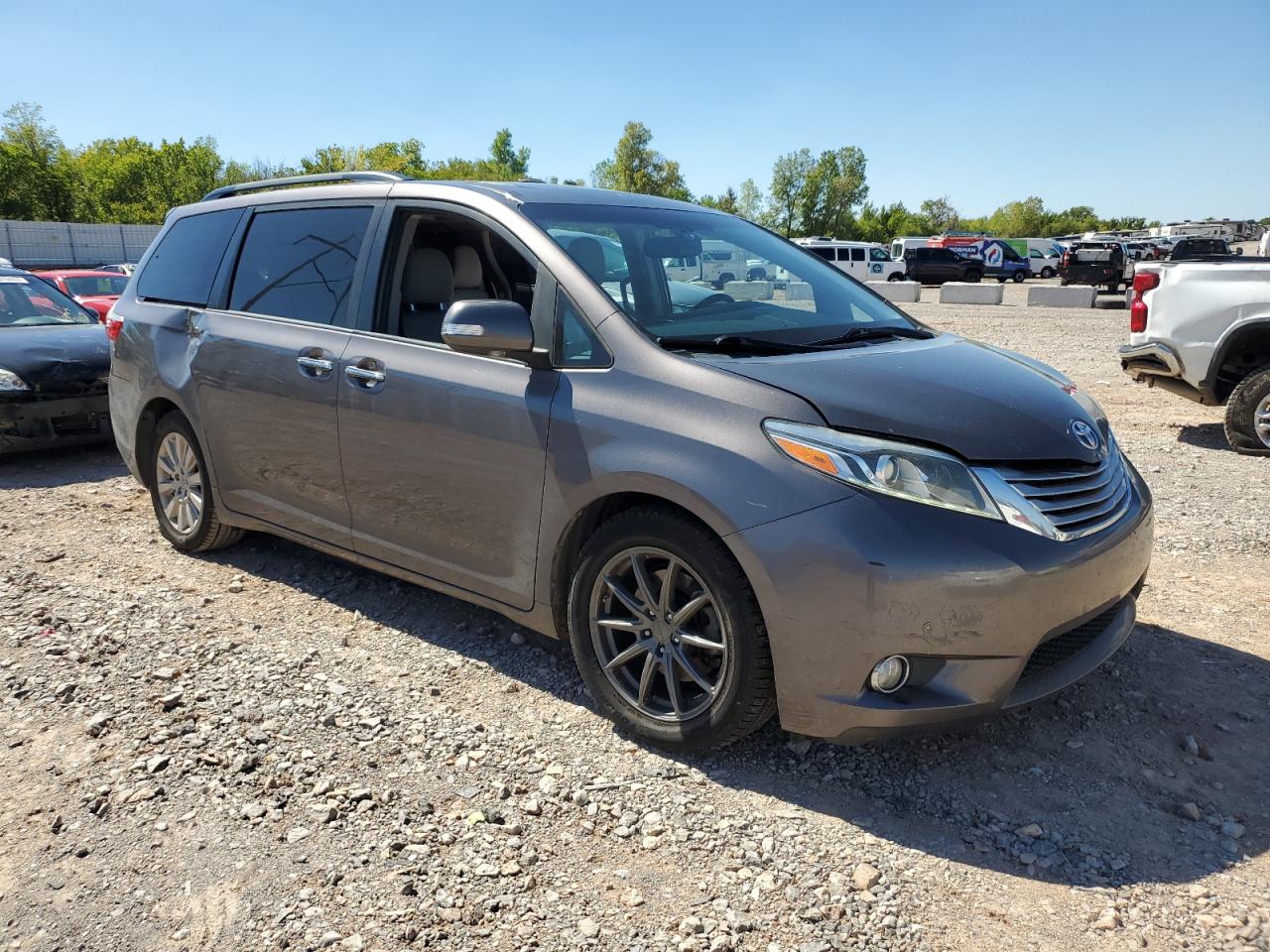 2015 Toyota Sienna VIN 5TDYK3DC7FS670055 Copart auction photo, rear end / minor dent/scratches damage thumbnail 4