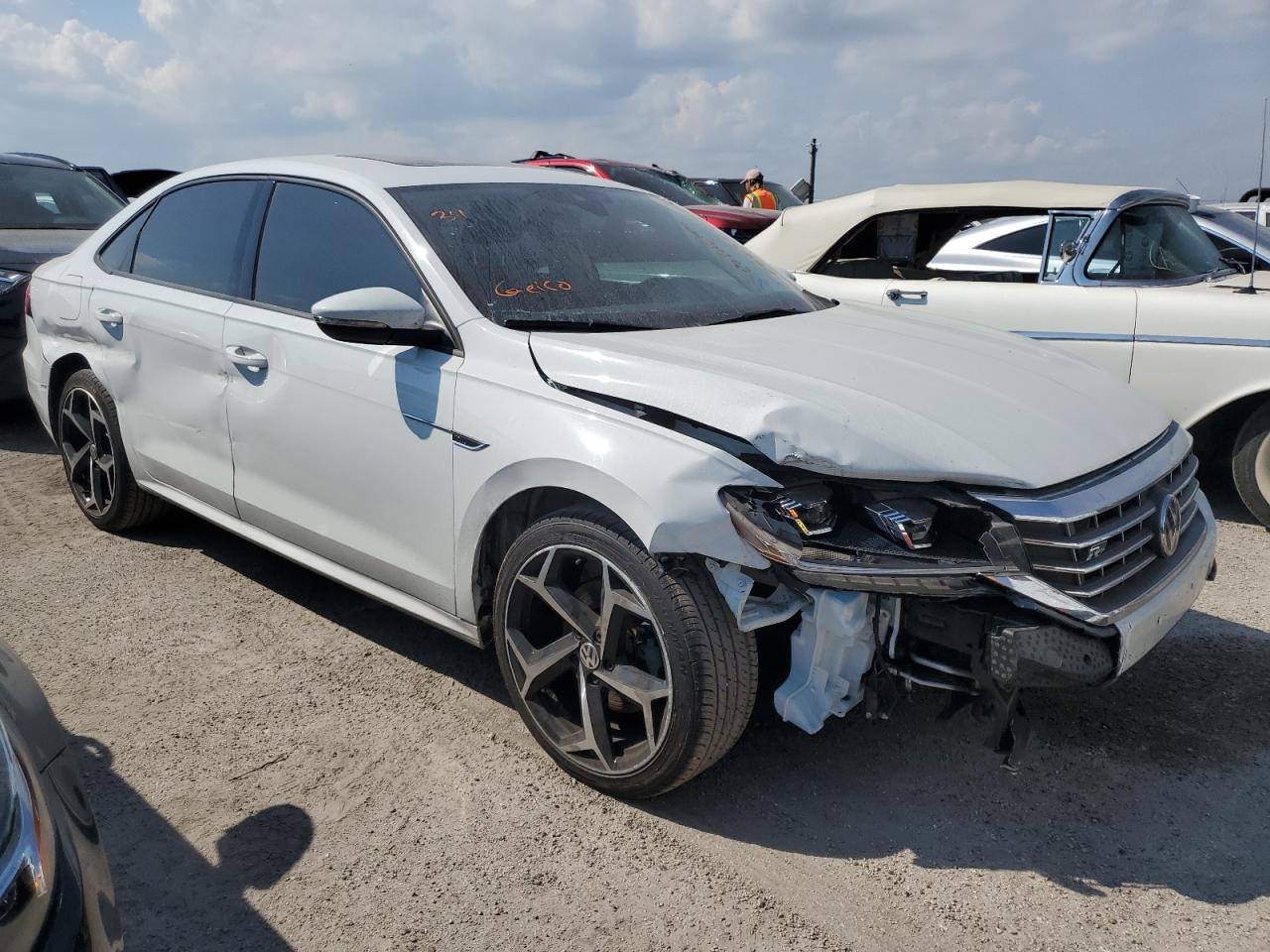 2020 Volkswagen Passat VIN 1VWMA7A30LC019311 Copart auction photo, front end / side damage thumbnail 4