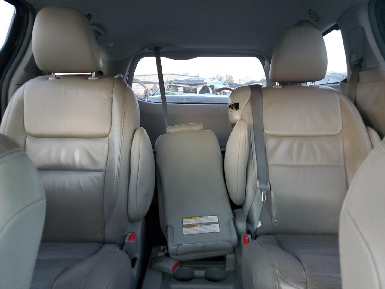 2016 Toyota Sienna VIN 5TDYK3DCXGS747308 Copart auction photo, rear end damage thumbnail 10