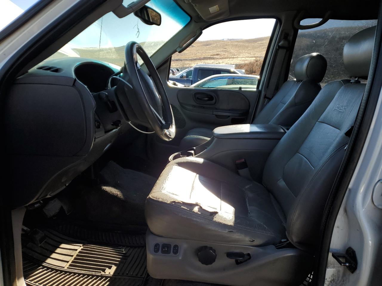 2003 Ford F-150 VIN 1FTRW08L63KD67501 Copart auction photo, front end / side damage thumbnail 7