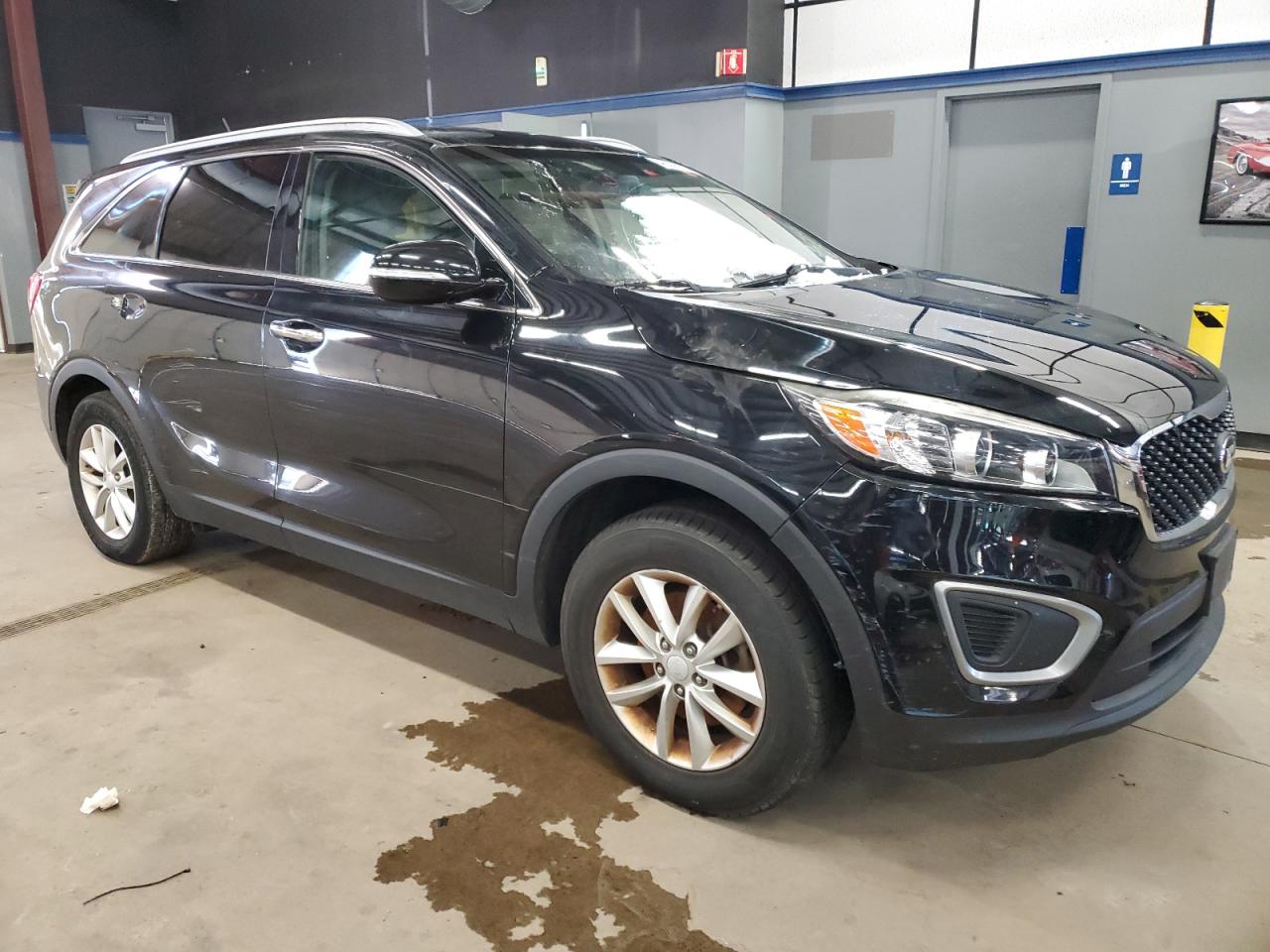2017 KIA Sorento VIN 5XYPG4A36HG193741 Copart auction photo, side / minor dent/scratches damage thumbnail 4
