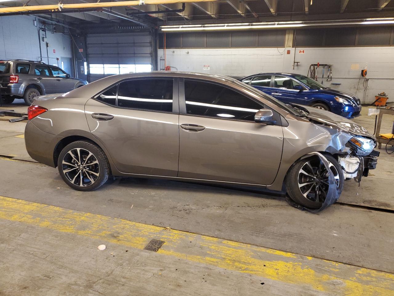 2019 Toyota Corolla VIN 2T1BURHE5KC190498 Copart auction photo, front end / minor dent/scratches damage thumbnail 4