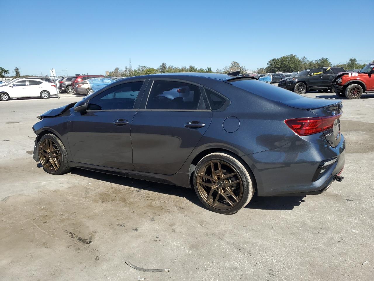 2021 KIA Forte VIN 3KPF44AC2ME409662 Copart auction photo, front end / side damage thumbnail 2