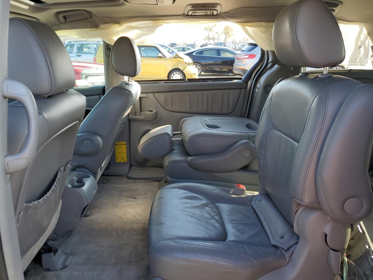 2010 Toyota Sienna VIN 5TDYK4CC7AS338391 Copart auction photo, side / rear end damage thumbnail 11
