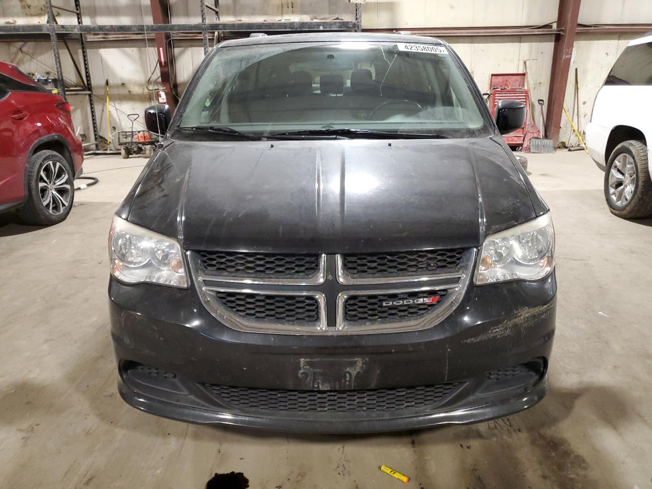 2013 Dodge Caravan VIN 2C4RDGCG5DR718040 Copart auction photo, rear end / minor dent/scratches damage thumbnail 5