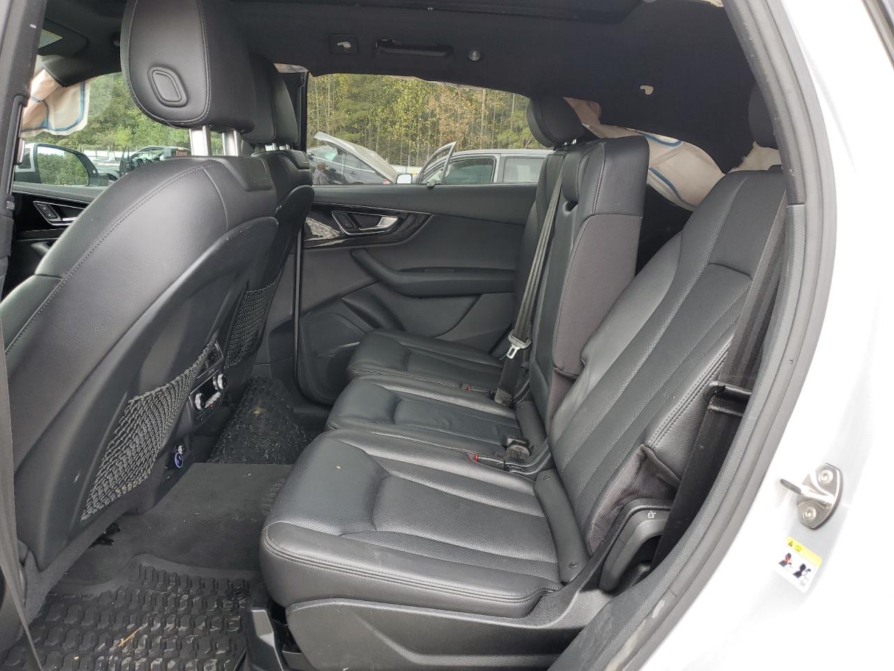 2019 Audi Q7 VIN WA1VAAF74KD010694 Copart auction photo, side / minor dent/scratches damage thumbnail 11
