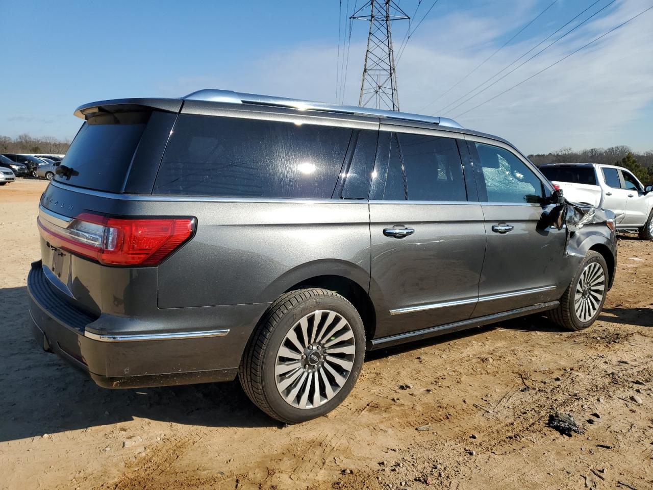 2018 Lincoln Navigator VIN 5LMJJ3LT5JEL03216 Copart auction photo, front end / side damage thumbnail 3