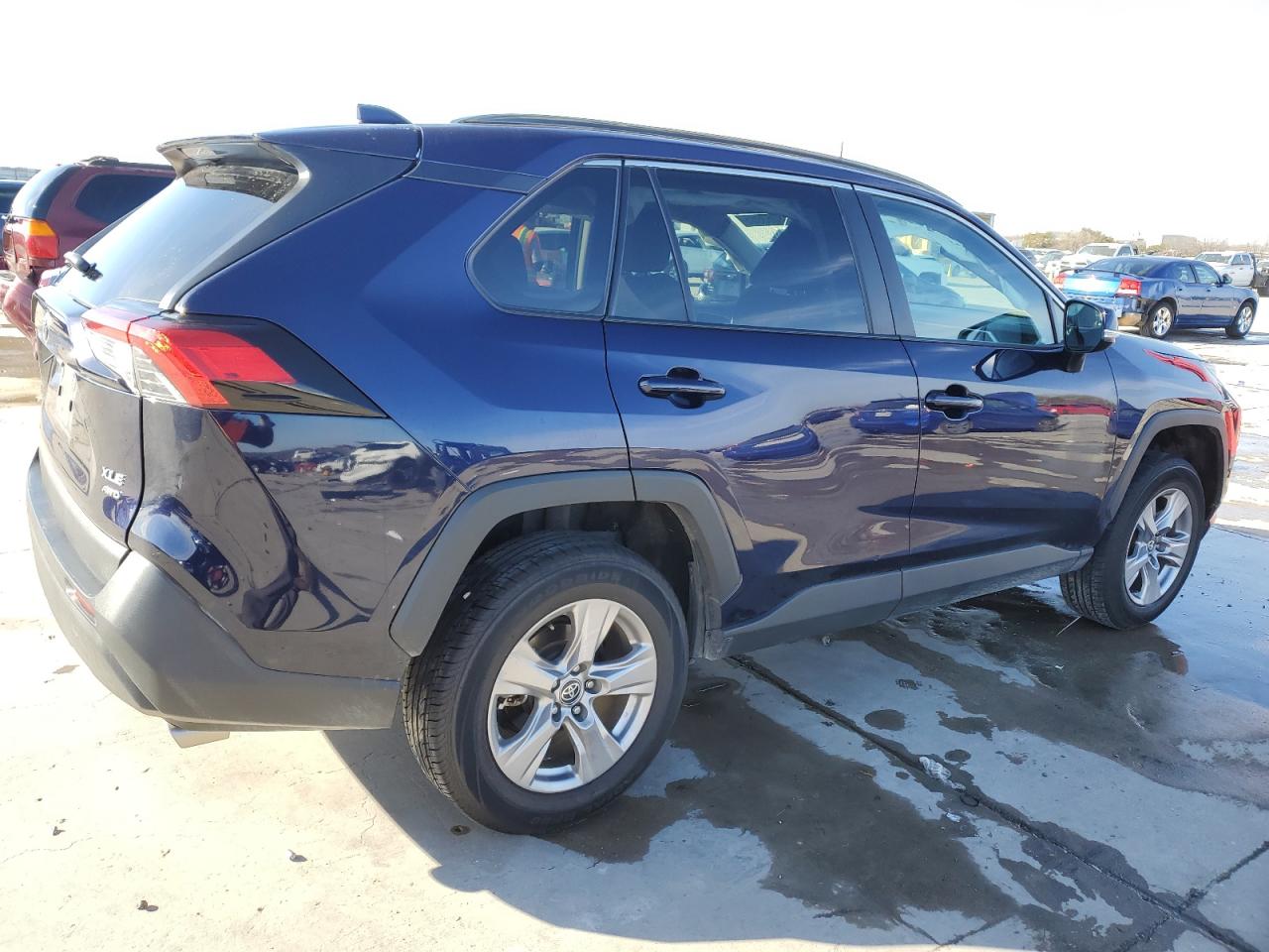 2022 Toyota RAV 4 VIN 2T3P1RFV2NW272636 Copart auction photo, side / front end damage thumbnail 3