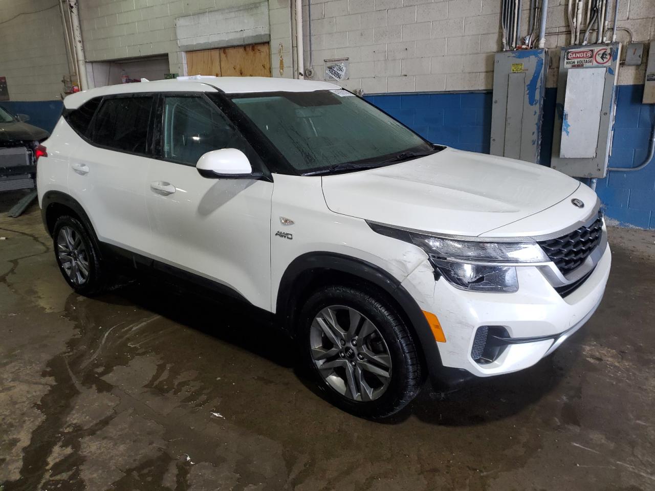 2021 KIA Seltos VIN KNDEPCAA8M7103092 Copart auction photo, front end / vandalism damage thumbnail 4