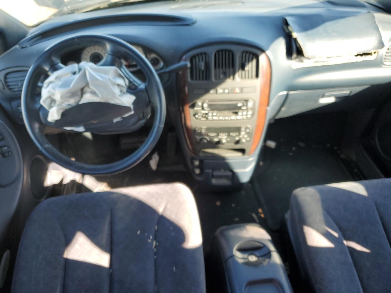2002 Chrysler Town & Country VIN 2C4GP54L32R583216 Copart auction photo, front end damage thumbnail 8