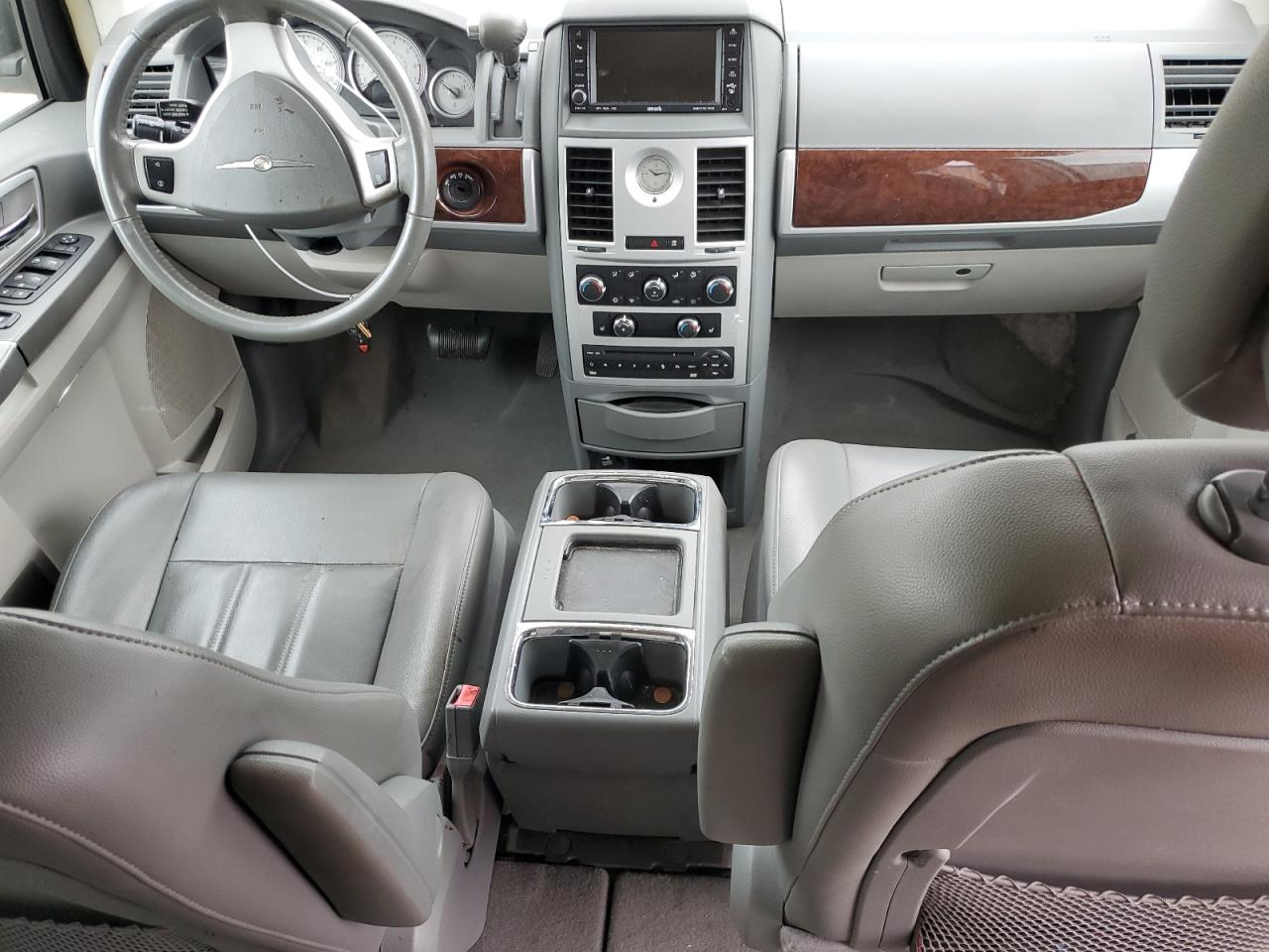 2010 Chrysler Town & Country VIN 2A4RR5DXXAR329758 Copart auction photo, front end / rear end damage thumbnail 8